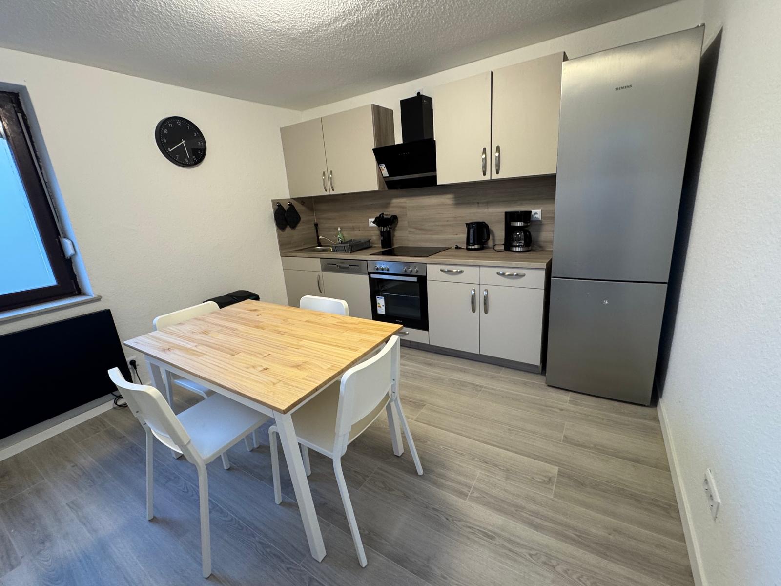 Küche und Essbereich Monteurwohnung Reinheim-Spachbrücken